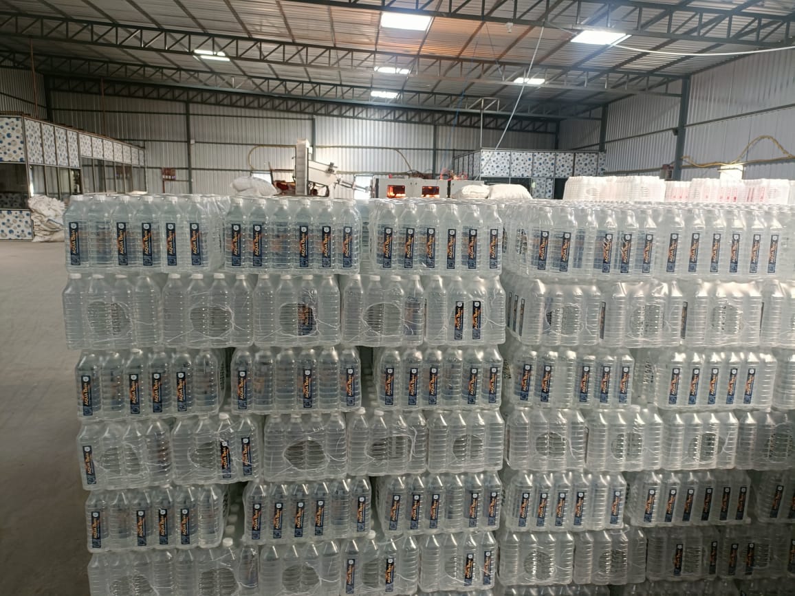 Bulk packaged drinking water stock — Aqua Dein, Surat